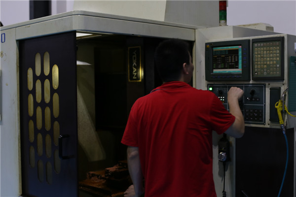 旭錦塑膠模具有限公司，模具部