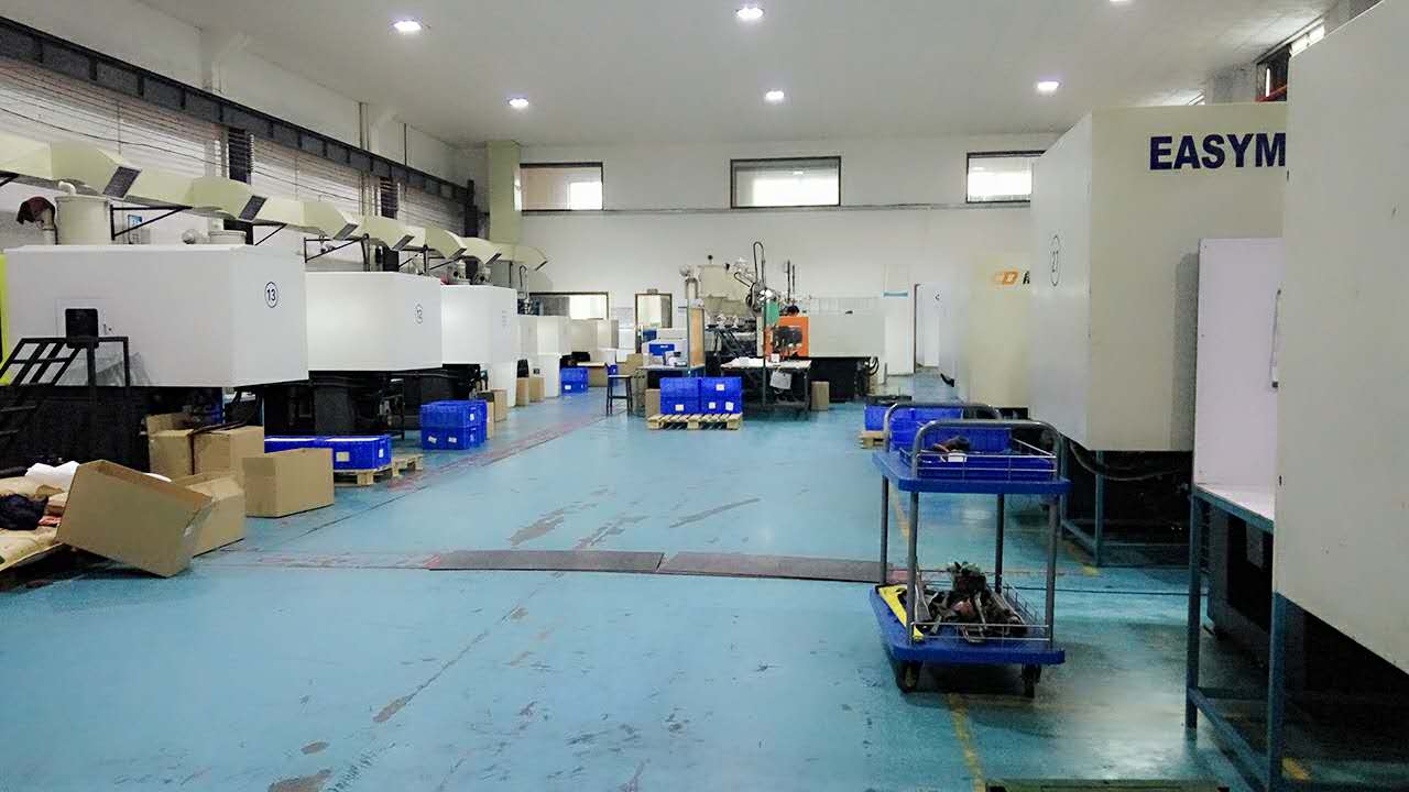 旭錦塑膠模具有限公司，注塑部